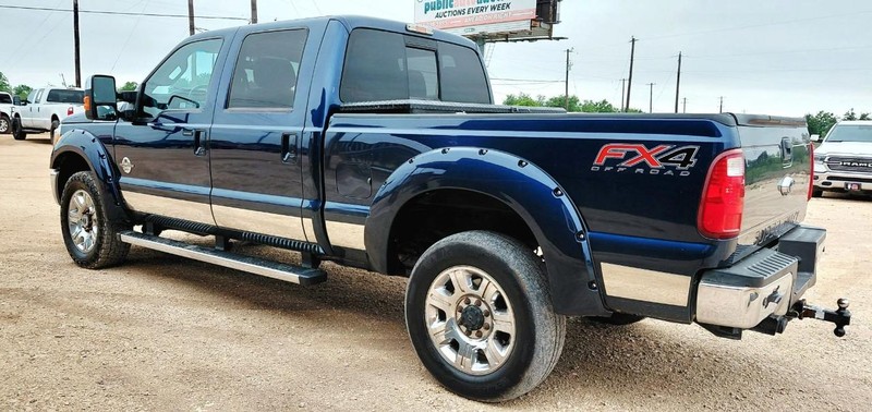Ford Super Duty F-350 SRW Vehicle Full-screen Gallery Image 02
