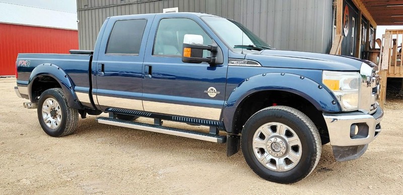 Ford Super Duty F-350 SRW Vehicle Full-screen Gallery Image 05