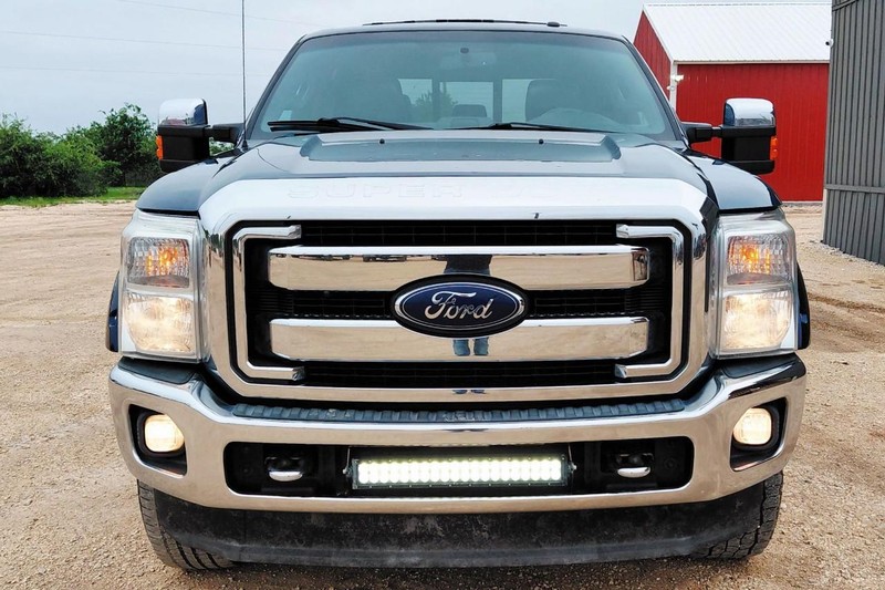 Ford Super Duty F-350 SRW Vehicle Full-screen Gallery Image 06