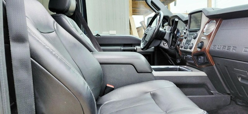 Ford Super Duty F-350 SRW Vehicle Full-screen Gallery Image 11
