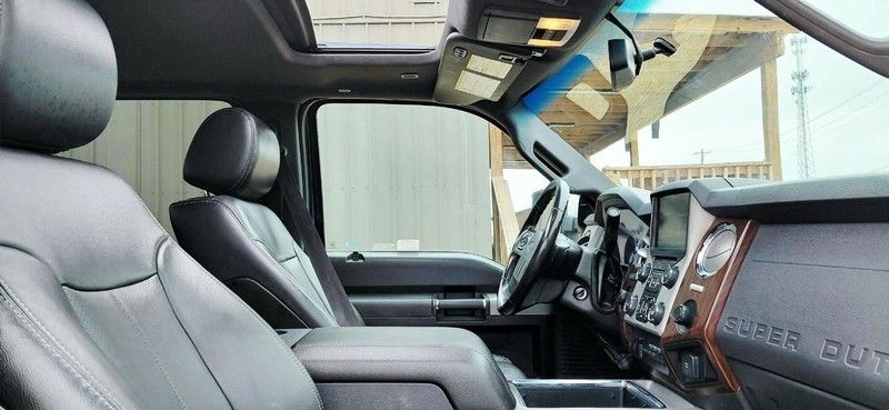 Ford Super Duty F-350 SRW Vehicle Full-screen Gallery Image 12