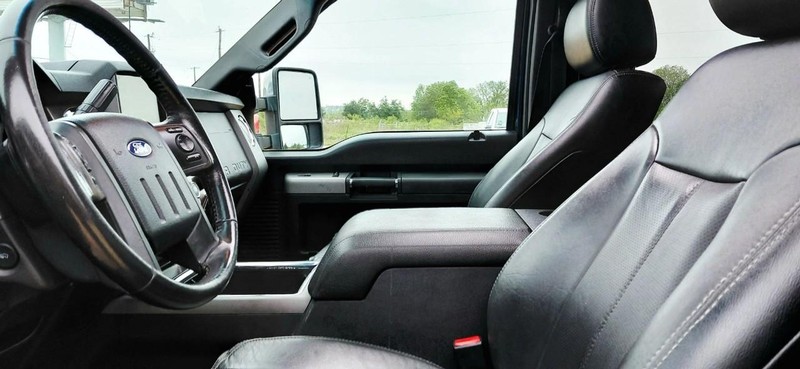 Ford Super Duty F-350 SRW Vehicle Full-screen Gallery Image 13