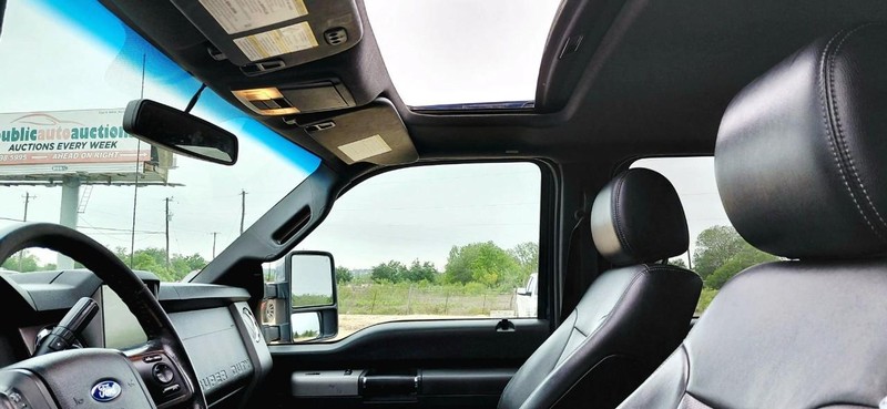 Ford Super Duty F-350 SRW Vehicle Full-screen Gallery Image 14