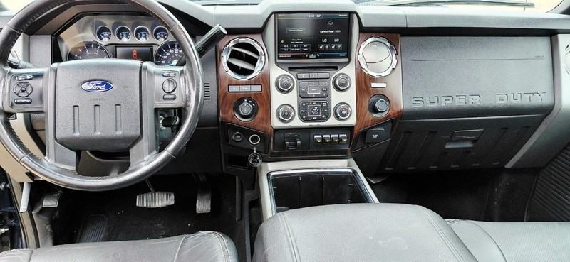 Ford Super Duty F-350 SRW Vehicle Full-screen Gallery Image 15