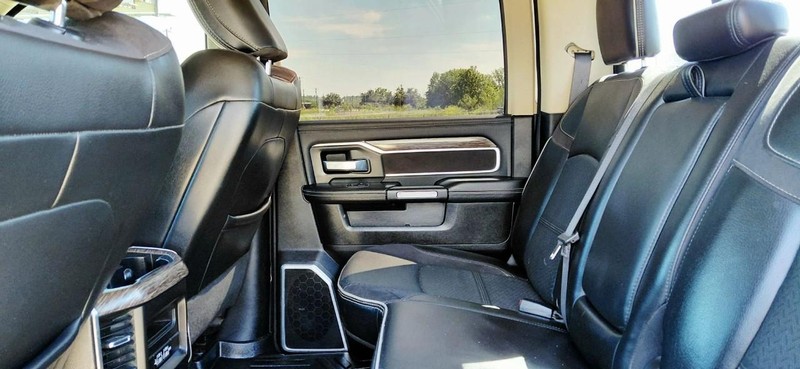 Ram 2500 Vehicle Full-screen Gallery Image 07