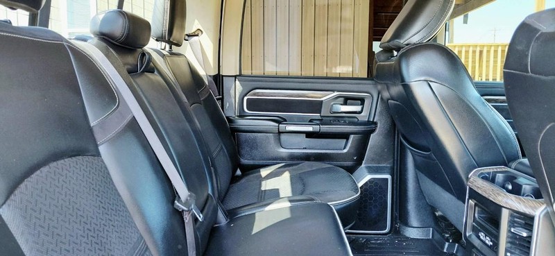 Ram 2500 Vehicle Full-screen Gallery Image 09