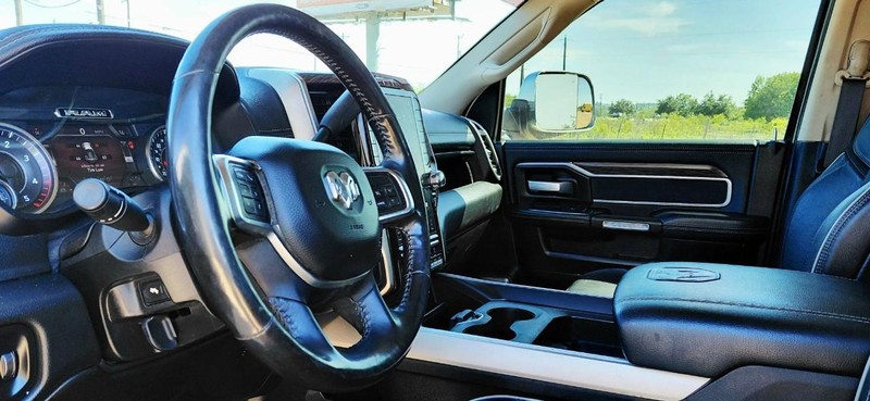 Ram 2500 Vehicle Full-screen Gallery Image 11