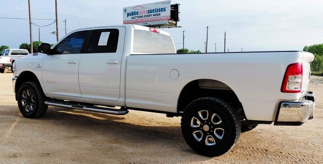 Ram 2500 Vehicle Full-screen Gallery Image 02