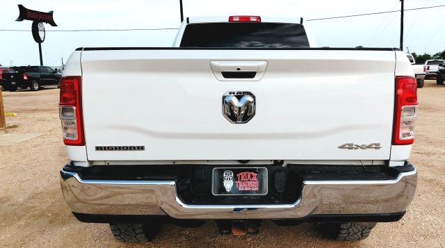 Ram 2500 Vehicle Full-screen Gallery Image 03