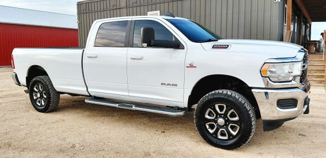 Ram 2500 Vehicle Full-screen Gallery Image 05