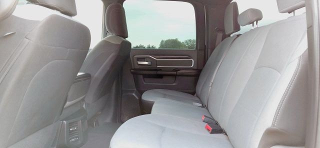 Ram 2500 Vehicle Full-screen Gallery Image 07