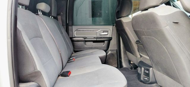 Ram 2500 Vehicle Full-screen Gallery Image 09