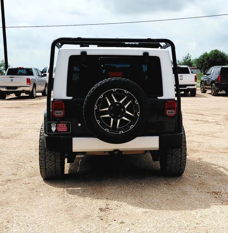 Jeep Wrangler Vehicle Full-screen Gallery Image 04