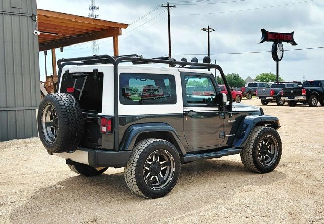 Jeep Wrangler Vehicle Full-screen Gallery Image 05