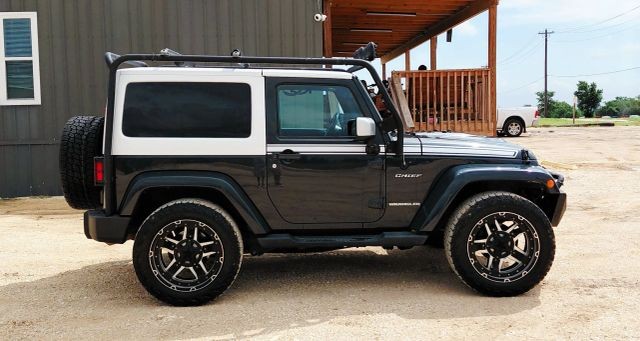 Jeep Wrangler Vehicle Full-screen Gallery Image 06