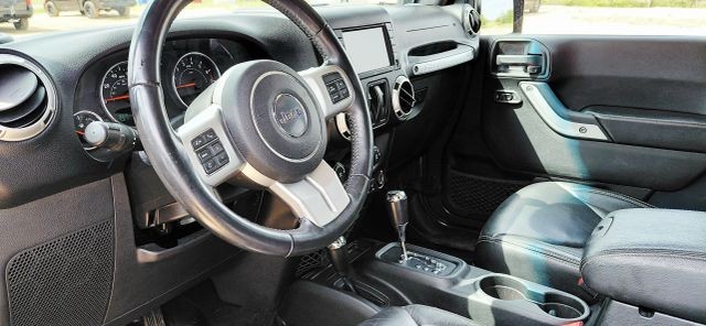 Jeep Wrangler Vehicle Full-screen Gallery Image 13