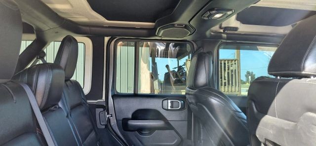 Jeep Wrangler Unlimited Vehicle Full-screen Gallery Image 13