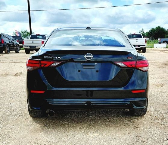 Nissan Sentra Vehicle Full-screen Gallery Image 04