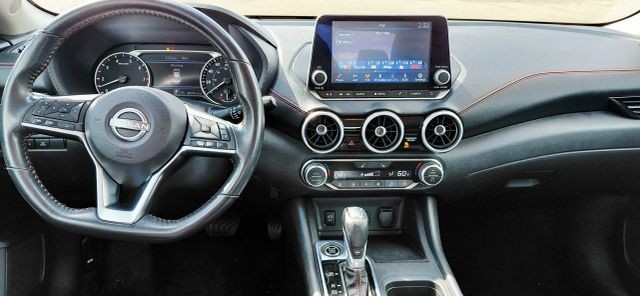 Nissan Sentra Vehicle Full-screen Gallery Image 10
