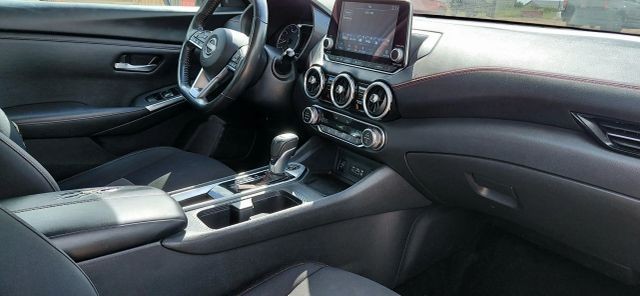 Nissan Sentra Vehicle Full-screen Gallery Image 11
