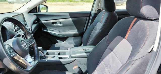 Nissan Sentra Vehicle Full-screen Gallery Image 13