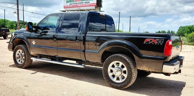 Ford Super Duty F-250 SRW Vehicle Full-screen Gallery Image 03