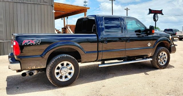 Ford Super Duty F-250 SRW Vehicle Full-screen Gallery Image 05