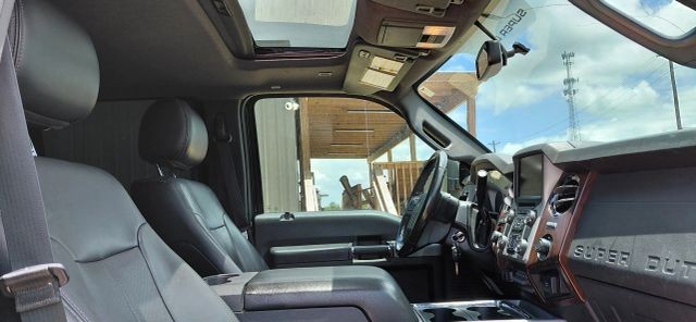 Ford Super Duty F-250 SRW Vehicle Full-screen Gallery Image 14