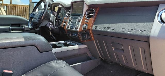 Ford Super Duty F-250 SRW Vehicle Full-screen Gallery Image 15