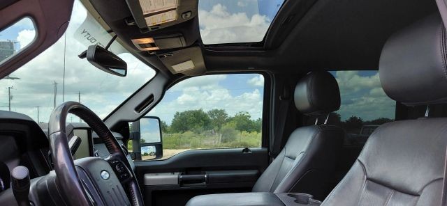 Ford Super Duty F-250 SRW Vehicle Full-screen Gallery Image 17