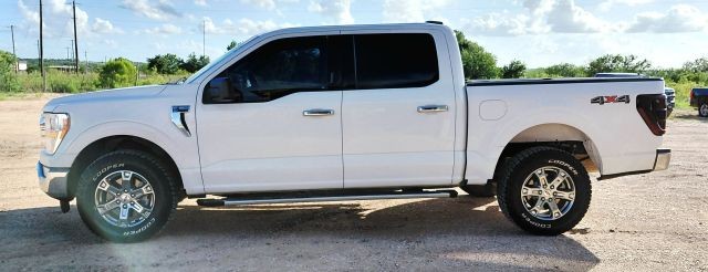 Ford F-150 Vehicle Full-screen Gallery Image 02