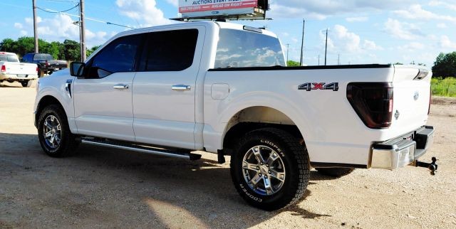 Ford F-150 Vehicle Full-screen Gallery Image 03