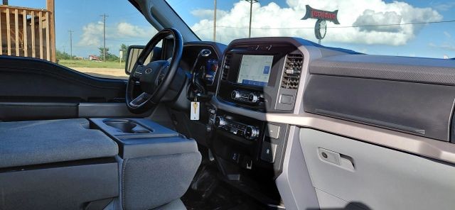 Ford F-150 Vehicle Full-screen Gallery Image 12