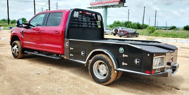 Ford Super Duty F-350 DRW Vehicle Full-screen Gallery Image 03