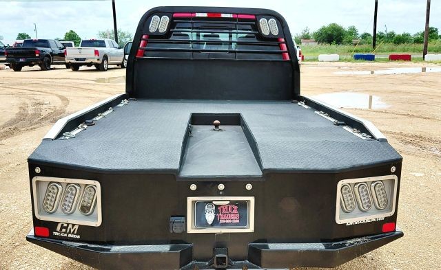 Ford Super Duty F-350 DRW Vehicle Full-screen Gallery Image 05