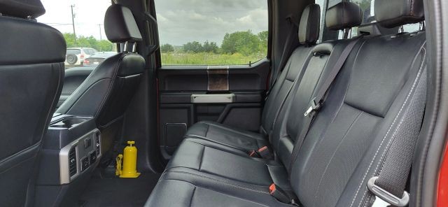 Ford Super Duty F-350 DRW Vehicle Full-screen Gallery Image 10