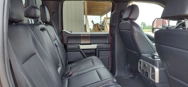 Ford Super Duty F-350 DRW Vehicle Full-screen Gallery Image 12