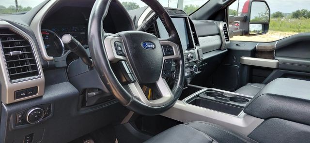 Ford Super Duty F-350 DRW Vehicle Full-screen Gallery Image 16