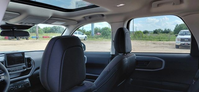 Ford Bronco Sport Vehicle Full-screen Gallery Image 10