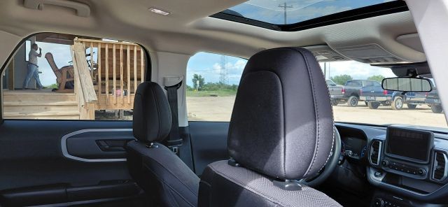 Ford Bronco Sport Vehicle Full-screen Gallery Image 12