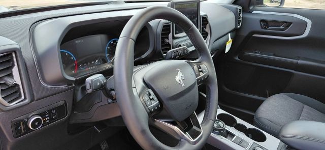 Ford Bronco Sport Vehicle Full-screen Gallery Image 18