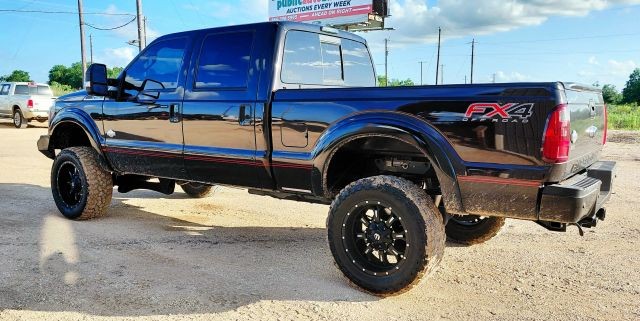 Ford Super Duty F-250 SRW Vehicle Full-screen Gallery Image 02