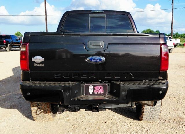 Ford Super Duty F-250 SRW Vehicle Full-screen Gallery Image 03