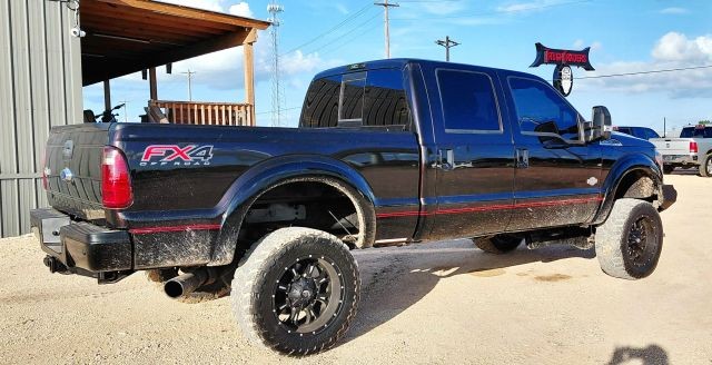 Ford Super Duty F-250 SRW Vehicle Full-screen Gallery Image 04