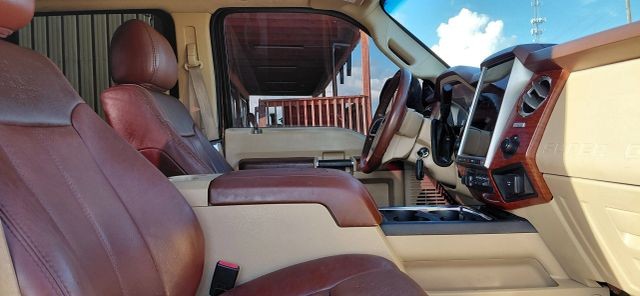 Ford Super Duty F-250 SRW Vehicle Full-screen Gallery Image 12
