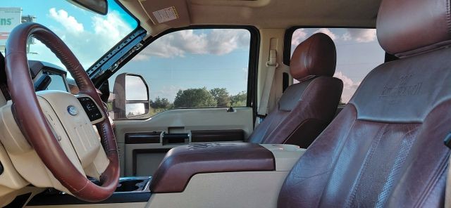Ford Super Duty F-250 SRW Vehicle Full-screen Gallery Image 15