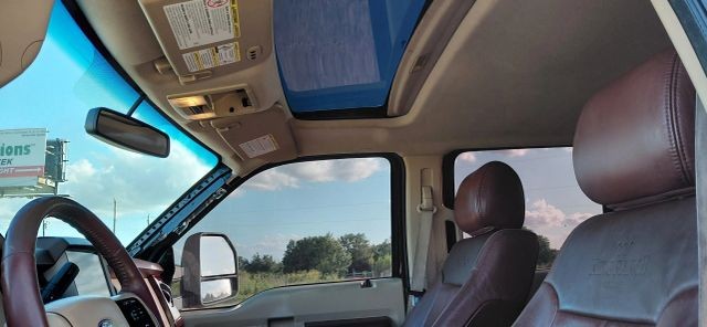 Ford Super Duty F-250 SRW Vehicle Full-screen Gallery Image 16