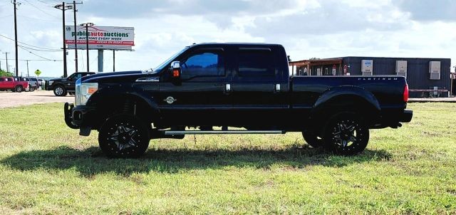 Ford Super Duty F-250 SRW Vehicle Full-screen Gallery Image 02