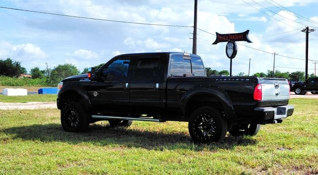 Ford Super Duty F-250 SRW Vehicle Full-screen Gallery Image 03