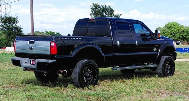 Ford Super Duty F-250 SRW Vehicle Full-screen Gallery Image 05